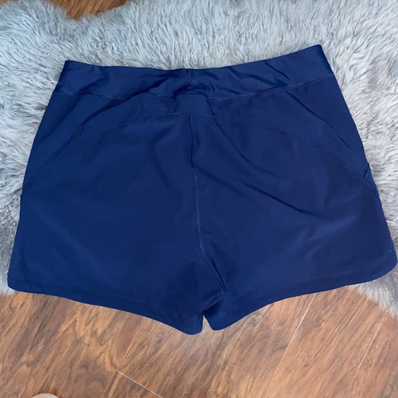 Lands’ End blue swimming shorts size 18 w/ pockets - Picture 3 of 4